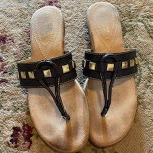 NAVY BLUE Leather BRASS SQUARES * NATURALIZER Sandals FLIP FLOPS * 7-1/2